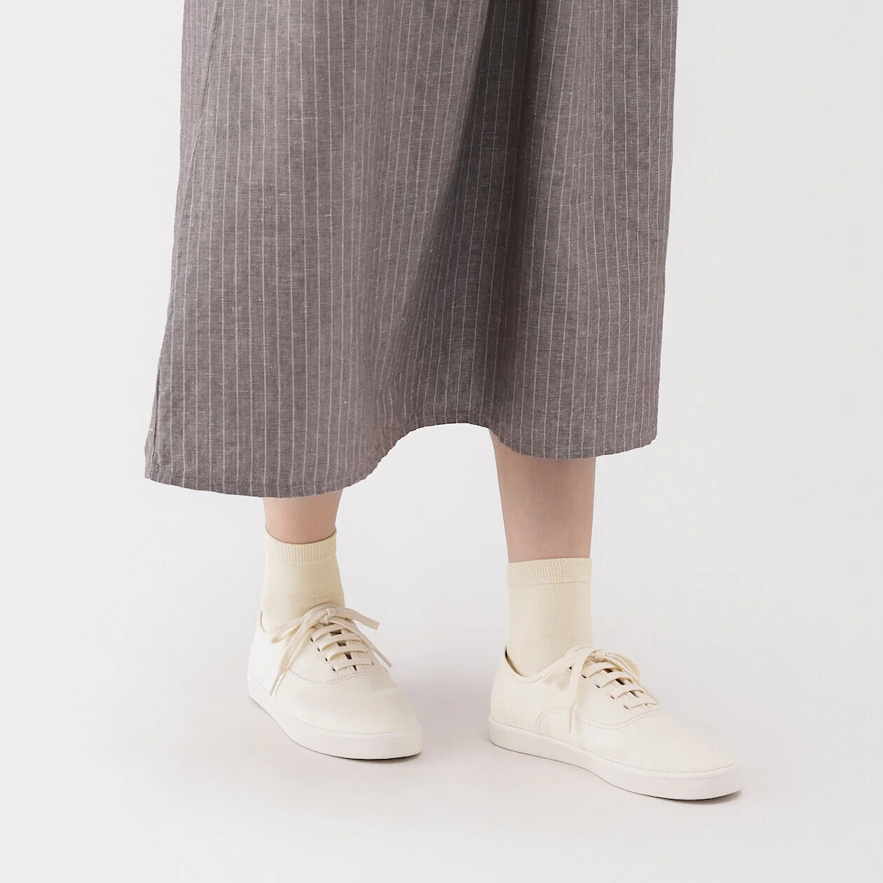 Right Angle 3 Layer Loose Top Short Socks - Image 11