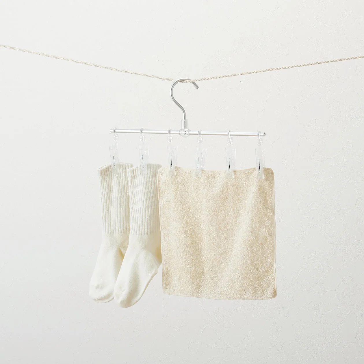 Aluminium Straight-Line Hanger with Pegs - Image 10