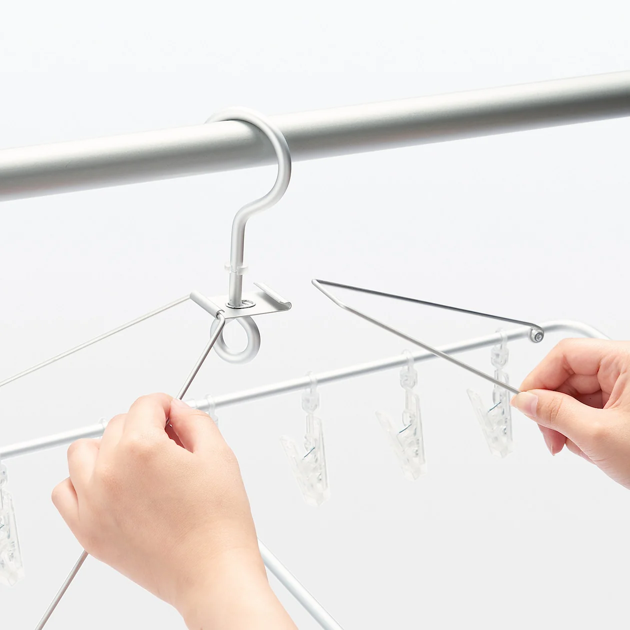 Aluminium Square Hanger - 24 Pegs - Image 9
