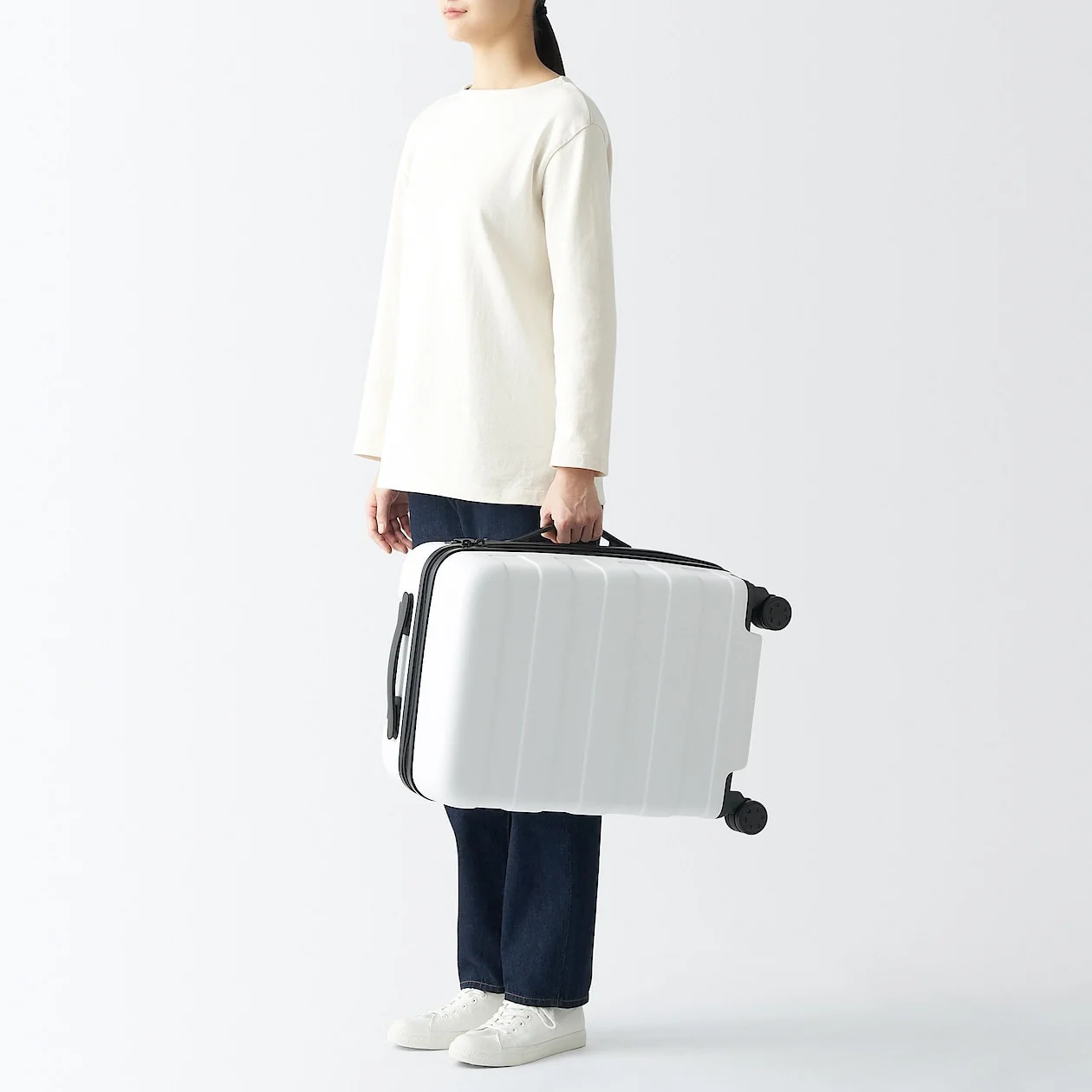 Hard Shell Suitcase - 36L (54cm) - Image 18