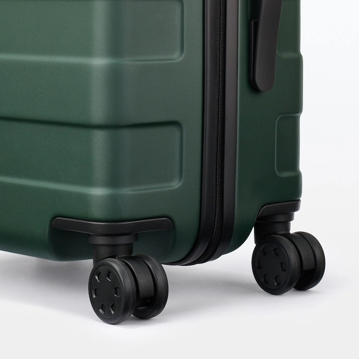 Hard Shell Suitcase - 36L (54cm) - Image 47