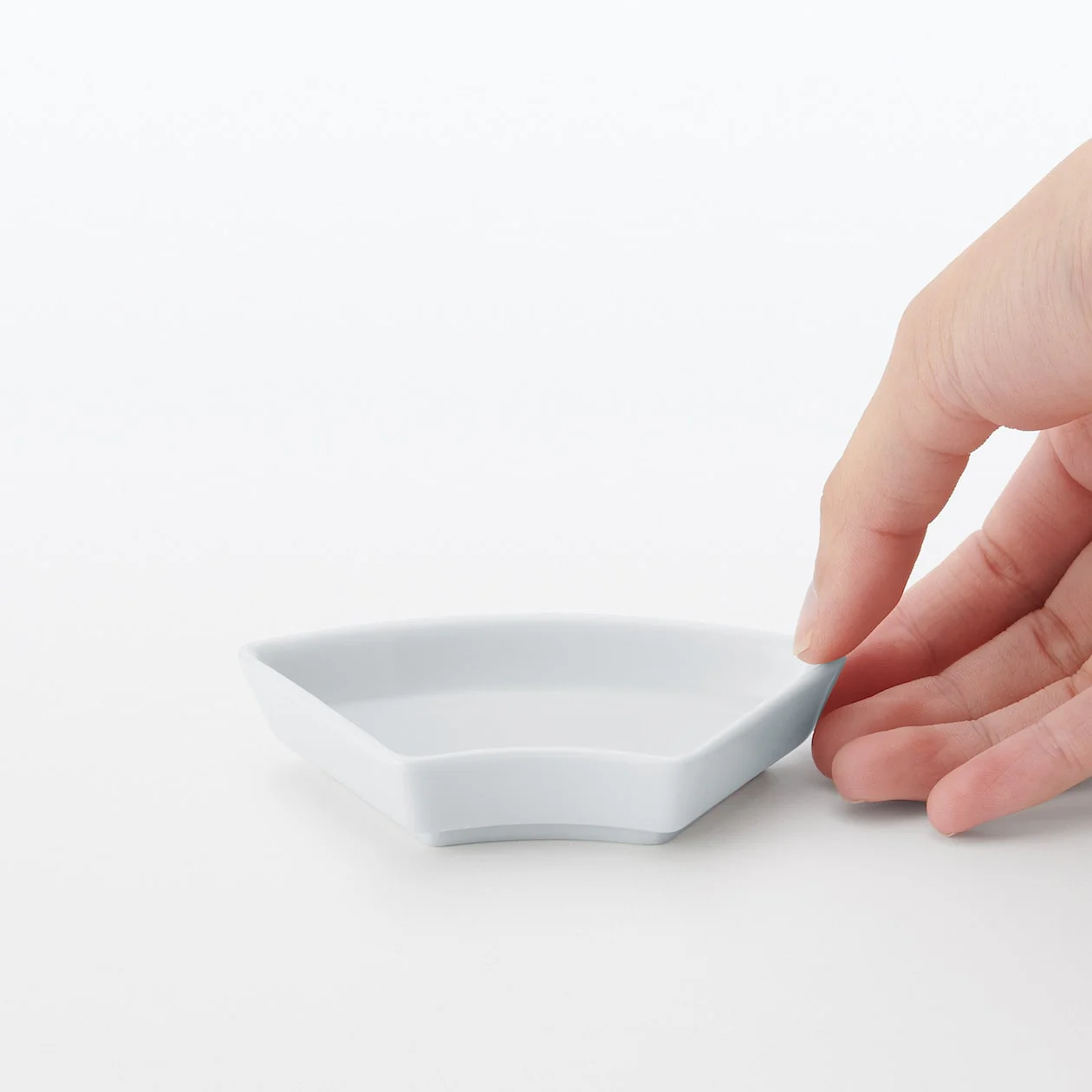 Hasami White Fortune Small Plate - Fan - Image 6