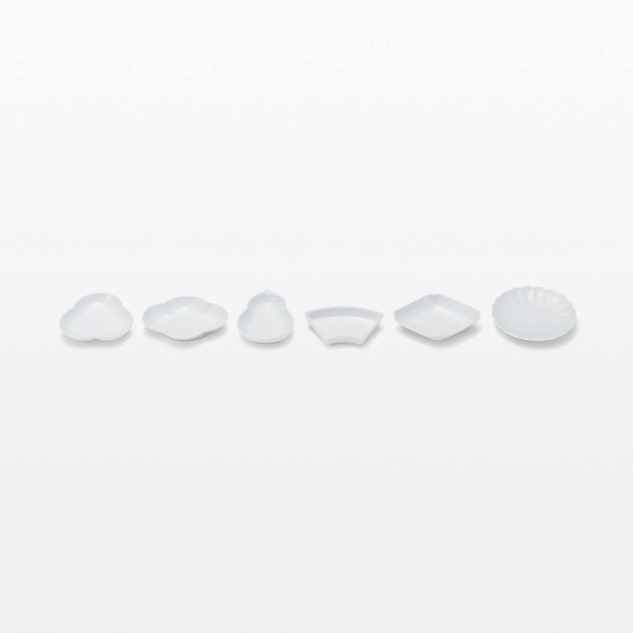 Hasami White Fortune Small Plate - Pine - Image 7