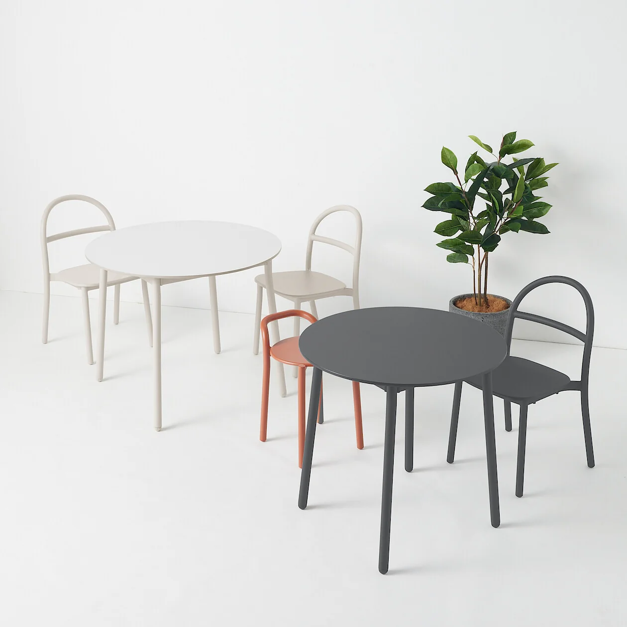 Indoor/Outdoor Round Table with Aluminium Legs - Image 15