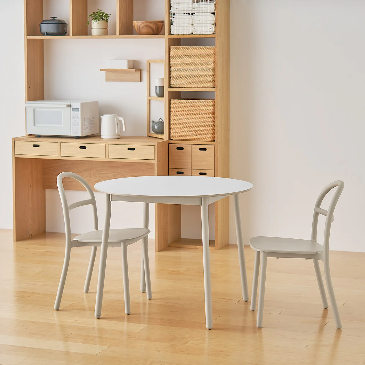 Indoor/Outdoor Round Table with Aluminium Legs - Image 16