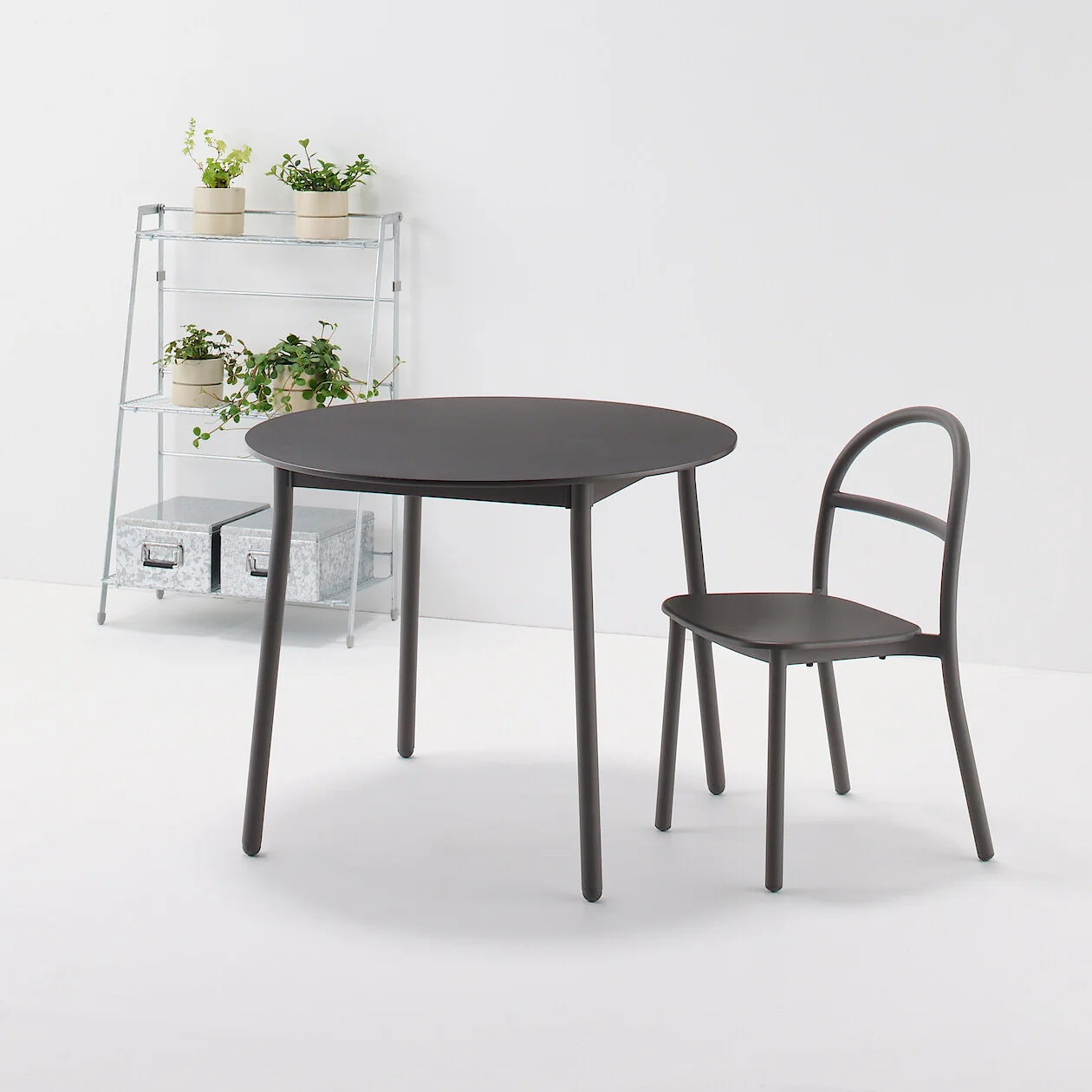 Indoor/Outdoor Round Table with Aluminium Legs - Image 32