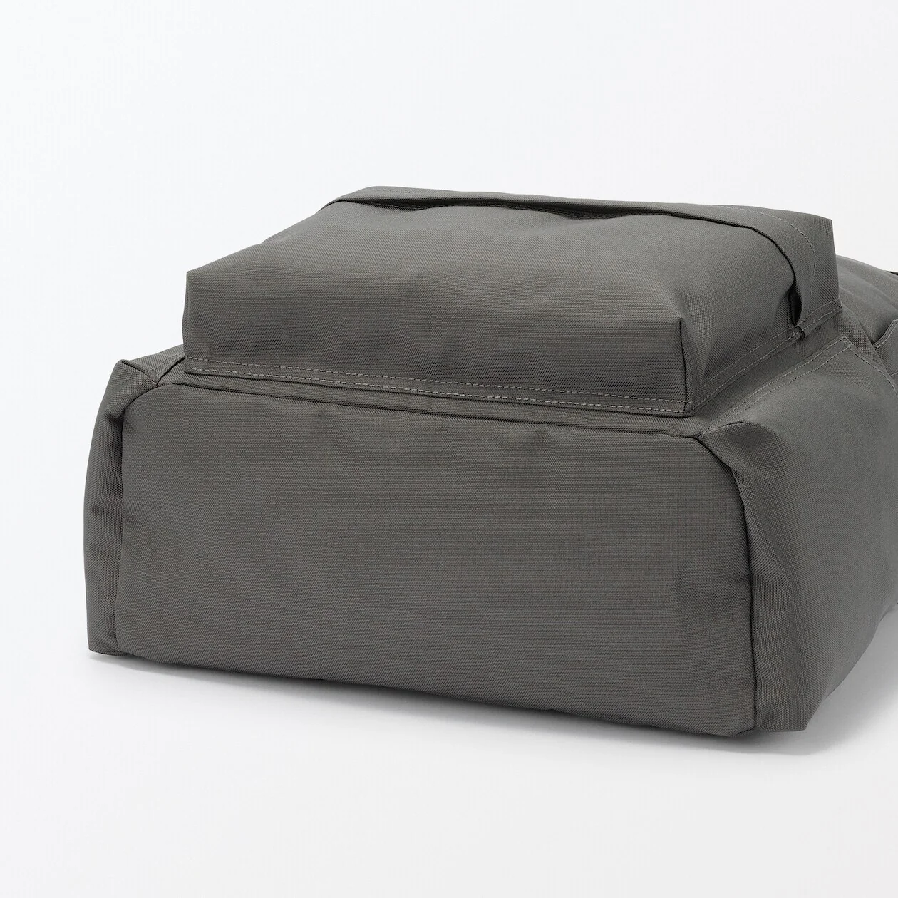 Less Tiring Water Repellent Backpack - Image 30