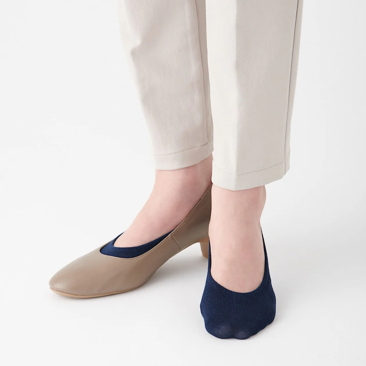 Non-Slip Wide Fit Cotton Blend No-Show Socks - Image 14