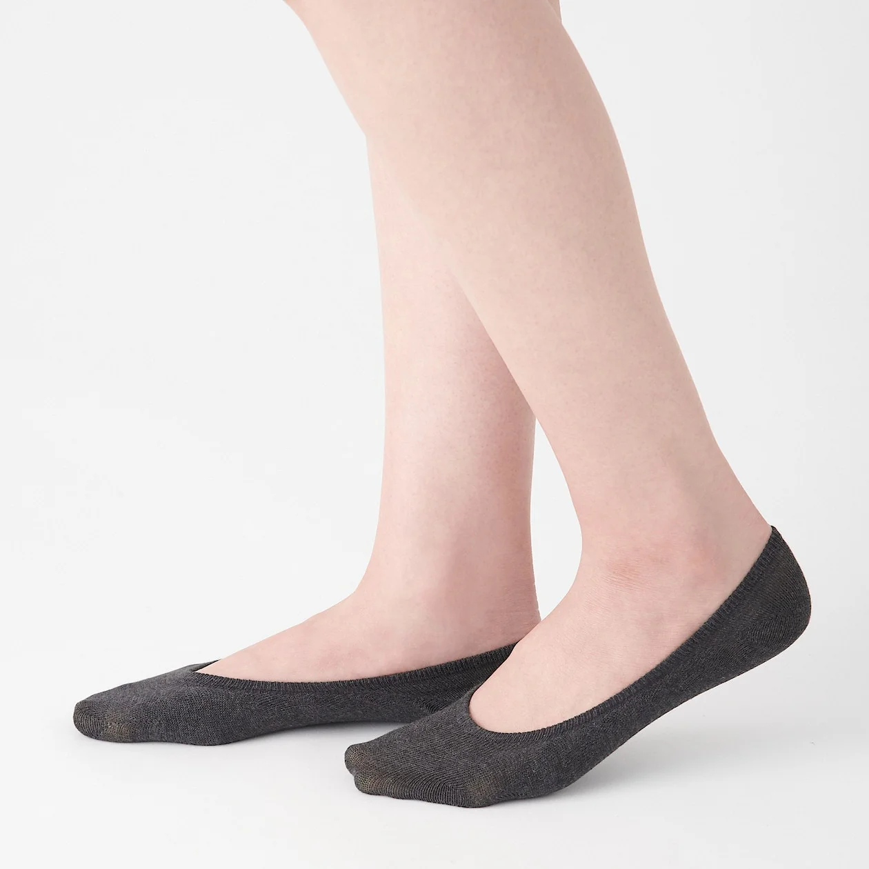 Non-Slip Wide Fit Cotton Blend No-Show Socks - Image 3