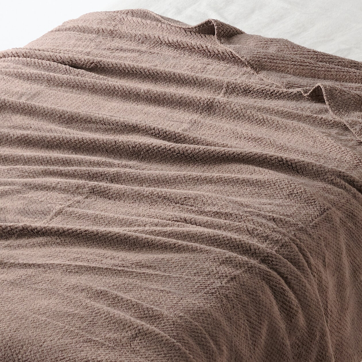 Recycled Warm Fibre Thin Blanket - Image 4