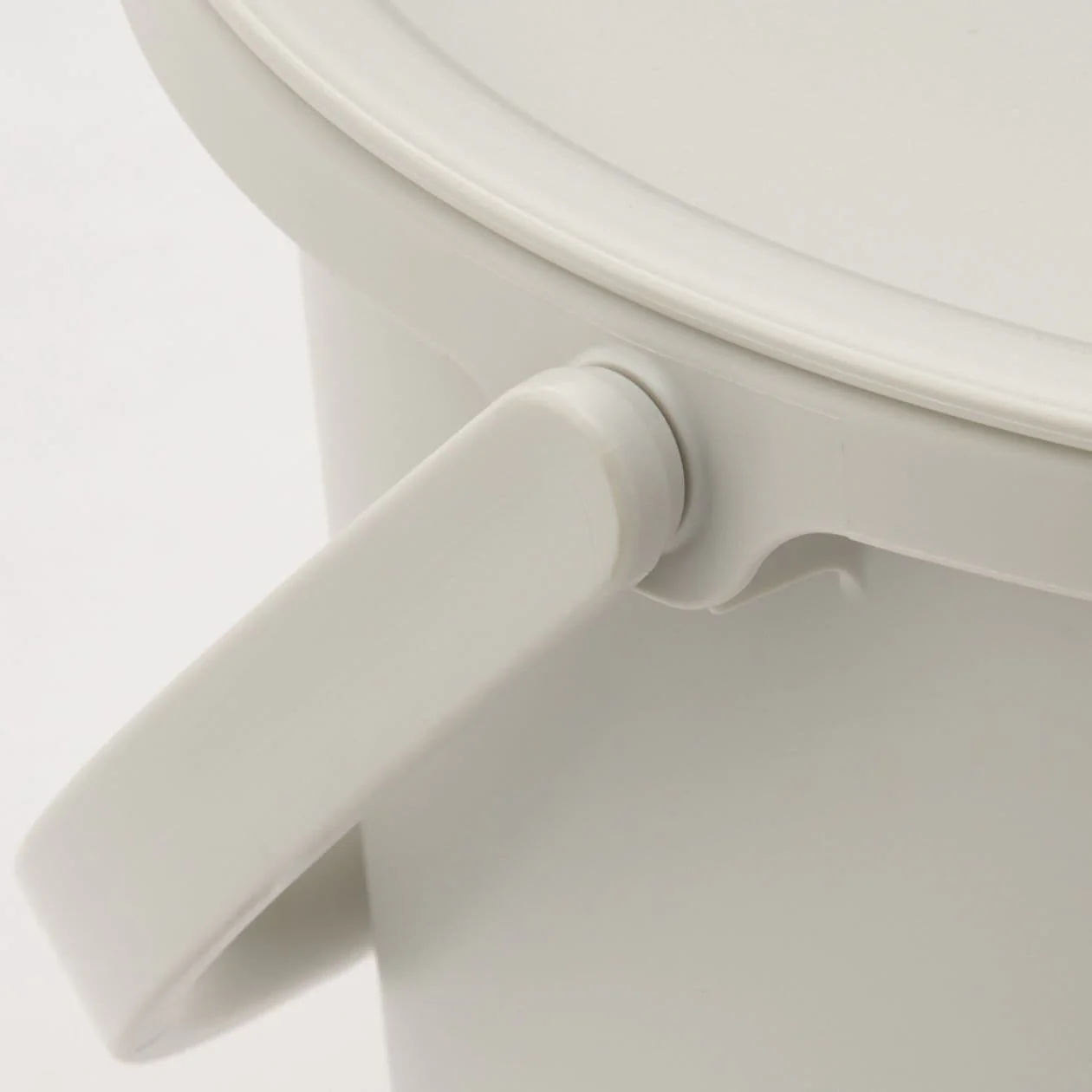 Polypropylene Bucket With Lid - Image 4