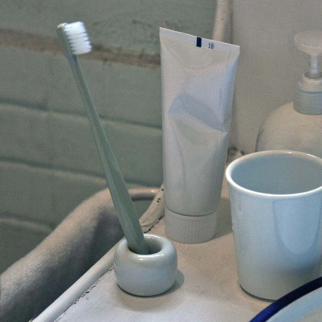 Porcelain Toothbrush Stand - White - Image 3