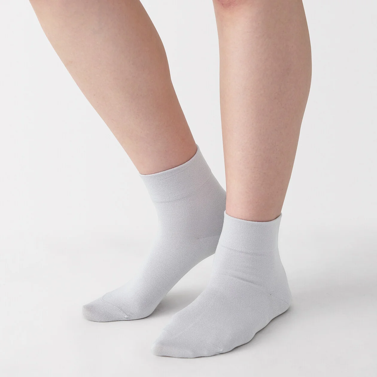 Right Angle Rayon Blend Loose Top Short Socks - Image 10