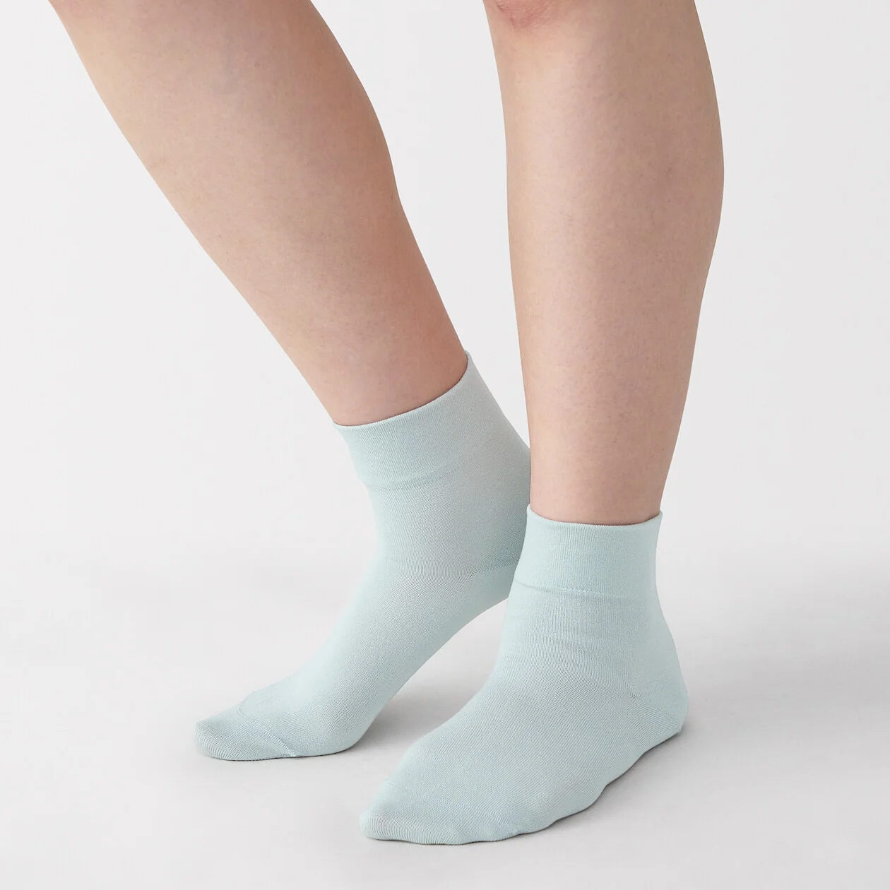 Right Angle Rayon Blend Loose Top Short Socks - Image 15