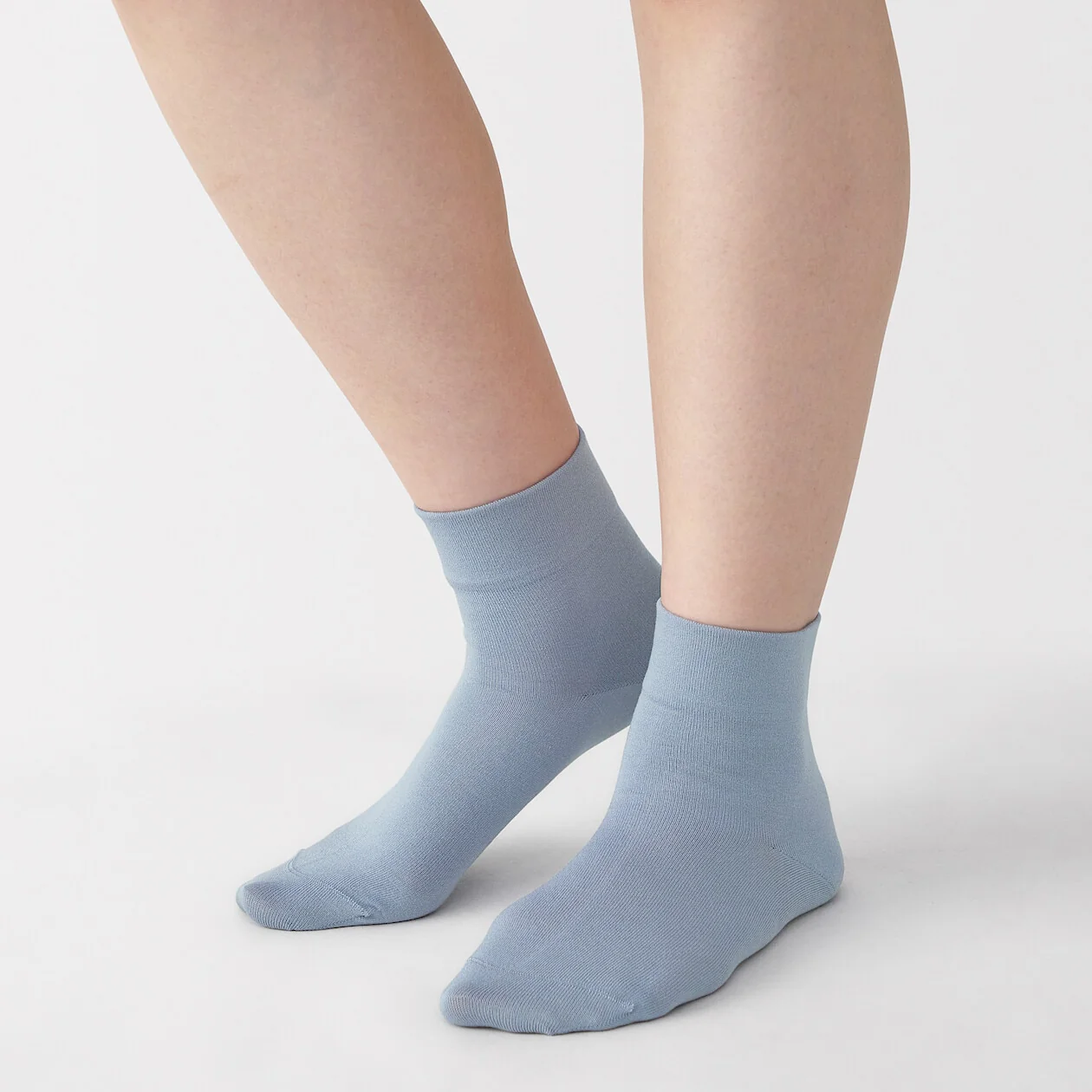 Right Angle Rayon Blend Loose Top Short Socks - Image 17