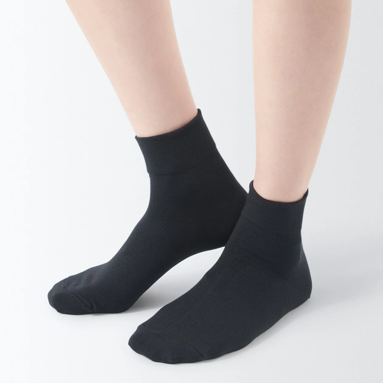 Right Angle Rayon Blend Loose Top Short Socks - Image 4