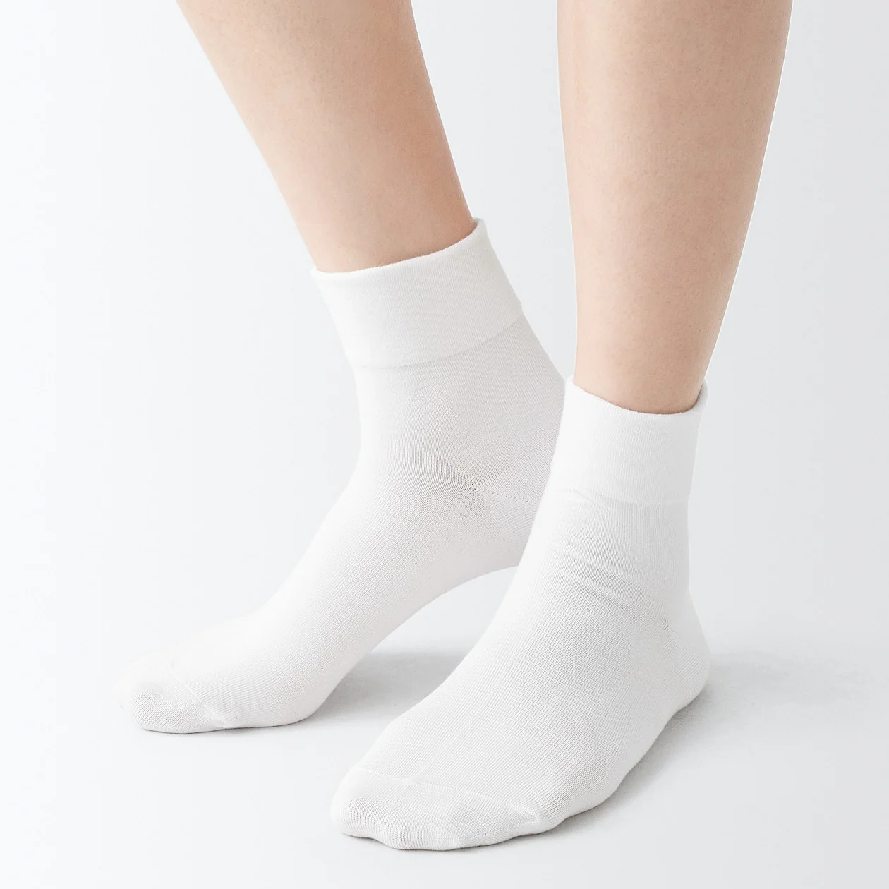 Right Angle Rayon Blend Loose Top Short Socks - Image 8