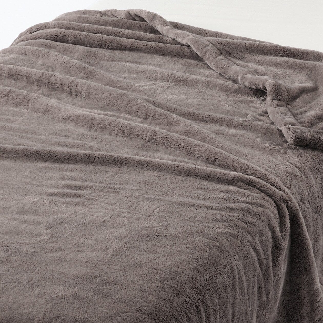 Recycled Warm Fibre Thick Blanket - Image 10