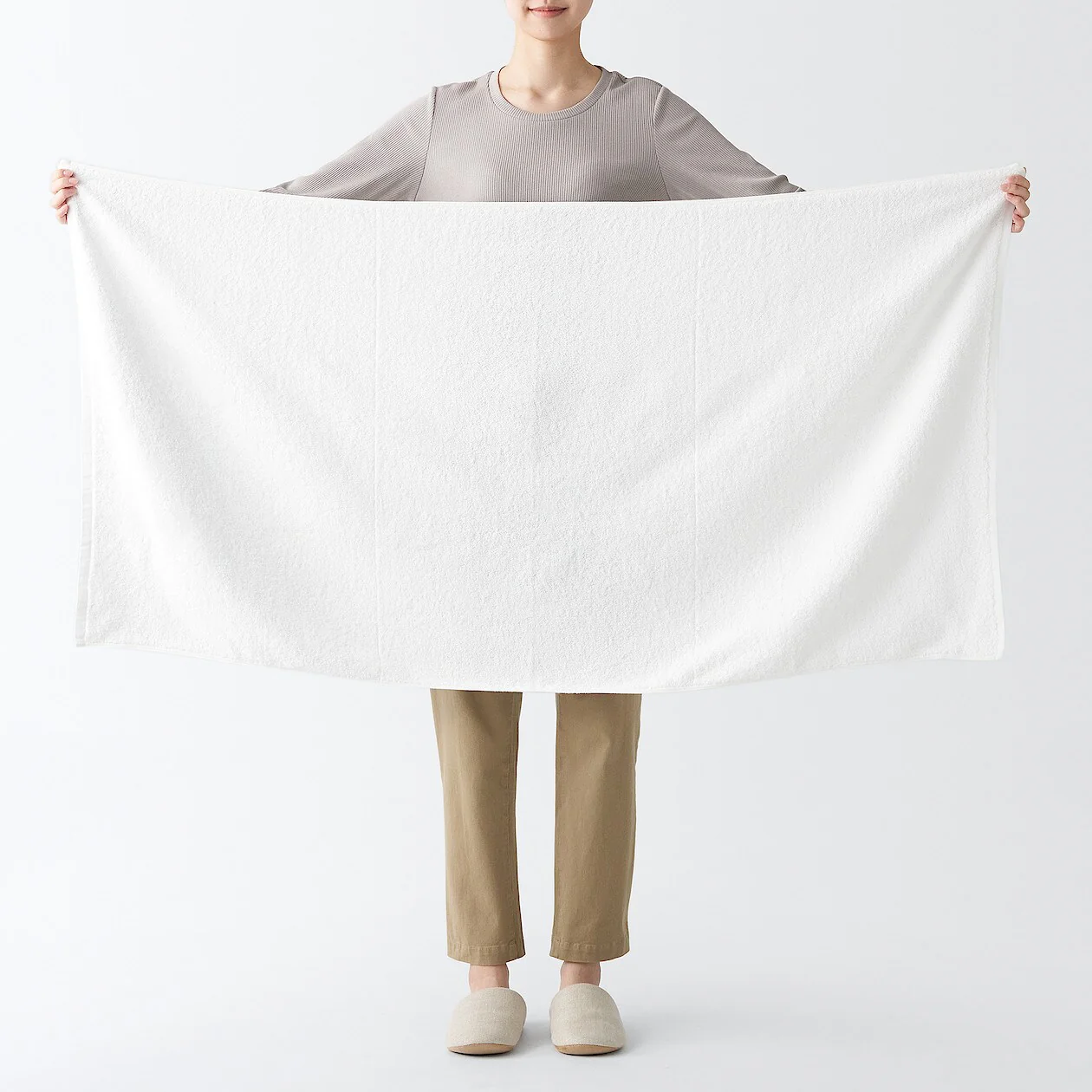 Fluffy Pile Large Bath Towel with Loop - Image 26