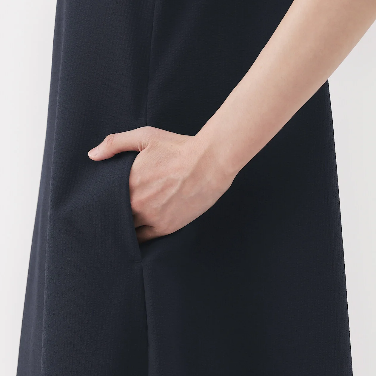 Breathable Seersucker Sleeveless Dress - Image 27