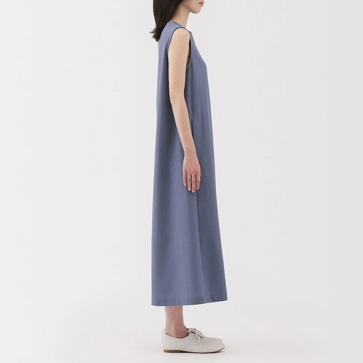 Breathable Seersucker Sleeveless Dress - Image 3